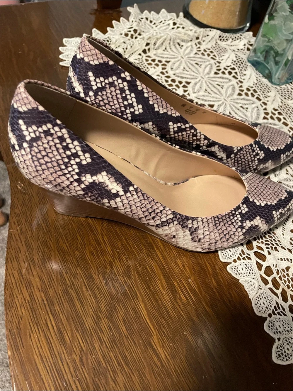Franco Sarto Women’s Pink Snake-Print Wedge Pumps.3in heels. Item # 11702